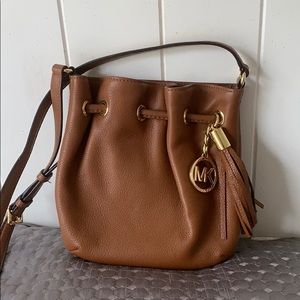 LEATHER MICHAEL KORS CROSSBODY PURSE